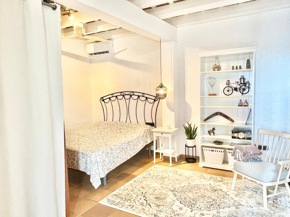 Villa Only Adults 2 Pax - Piscina Privada - A/C - Wifi - Bbq บลาเนส ภายนอก รูปภาพ