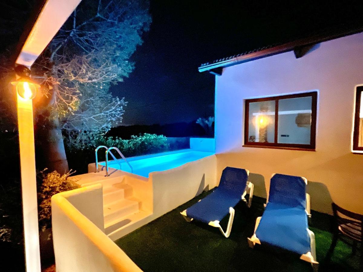 Villa Only Adults 2 Pax - Piscina Privada - A/C - Wifi - Bbq บลาเนส ภายนอก รูปภาพ