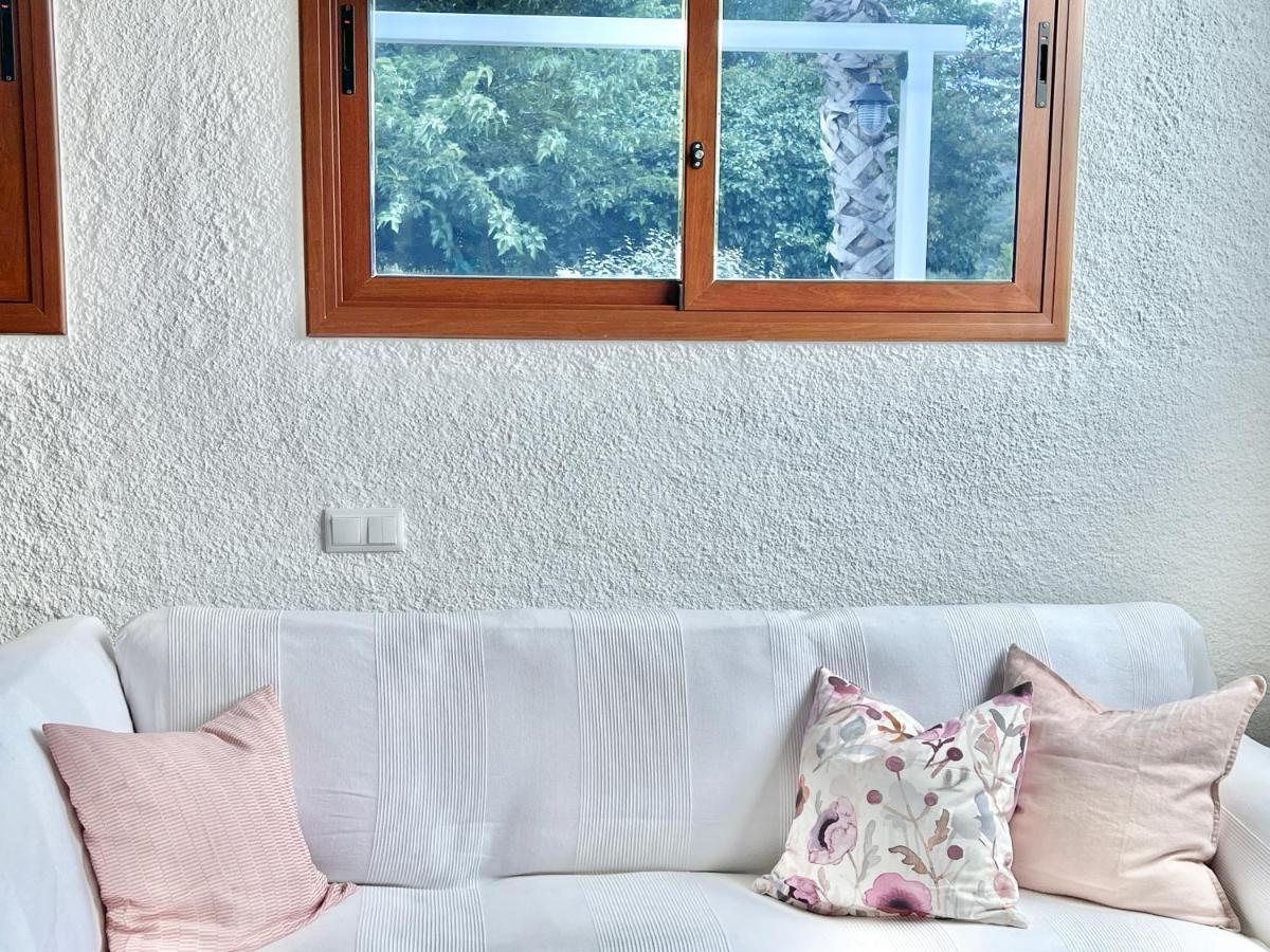 Villa Only Adults 2 Pax - Piscina Privada - A/C - Wifi - Bbq บลาเนส ภายนอก รูปภาพ