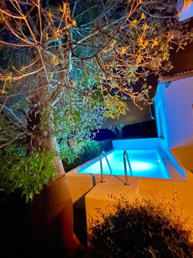 Villa Only Adults 2 Pax - Piscina Privada - A/C - Wifi - Bbq บลาเนส ภายนอก รูปภาพ